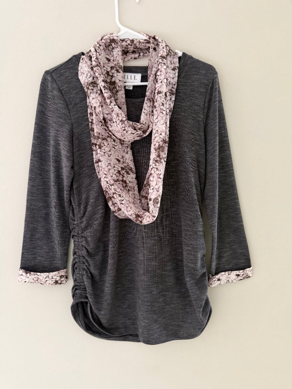 BRAND NEW NWOT ELLE LIGHTWEIGHT GRAY SWEATER WITH DETACHABLE SCARF - SIZE SMALL
